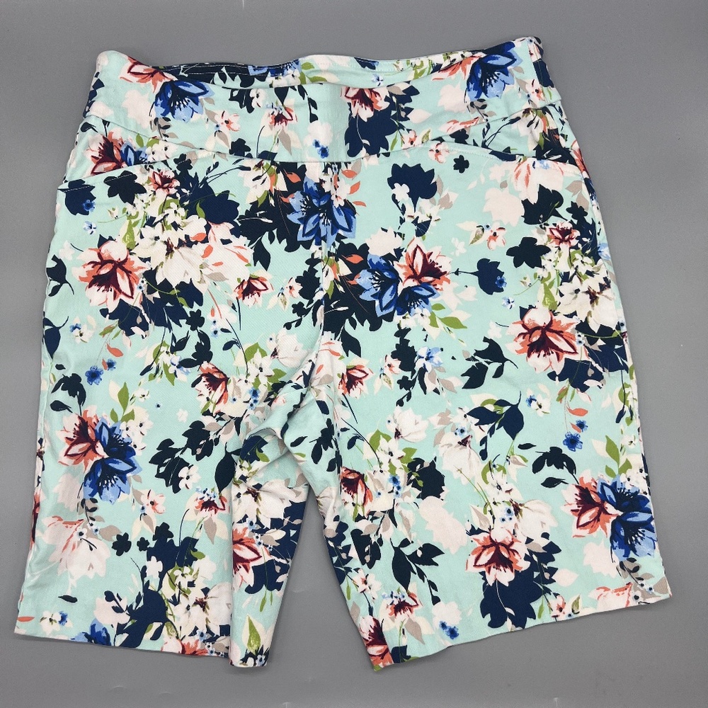 Pioneer Woman above the knee shorts Size Large or 12/14